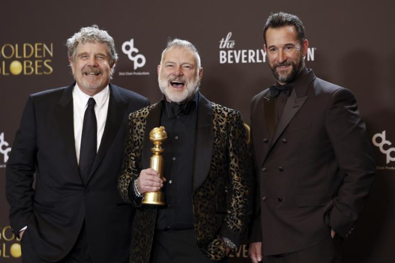 “The Pitt” e “Adolescência” vencem maiores prémios de TV nos Globos de Ouro