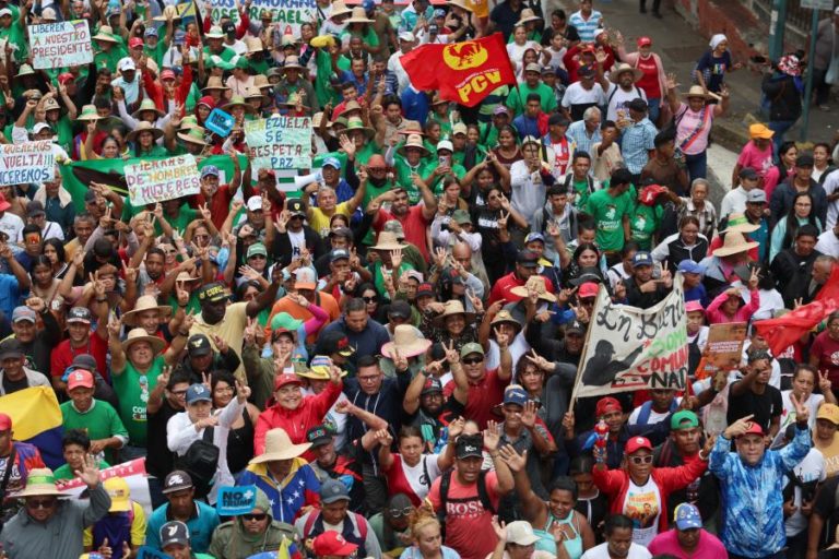 Libertação de Nicolas Maduro exigida em Caracas por mihares de manifestantes