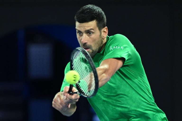 Novak Djokovic afasta Pedro Martínez e está na segunda ronda do Open da Austrália