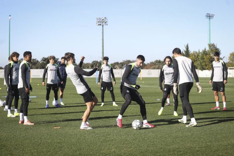 Sporting tenta garantir play-off na receção ao campeão PSG