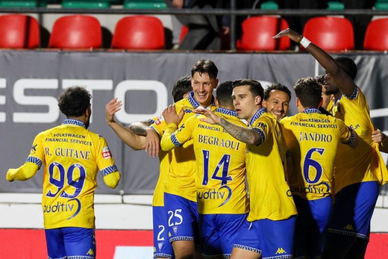 Estoril Praia goleia na Amadora e segura nono lugar