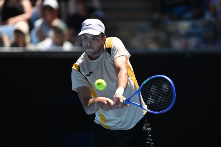 Jaime Faria eliminado por Andrey Rublev na segunda ronda do Open da Austrália