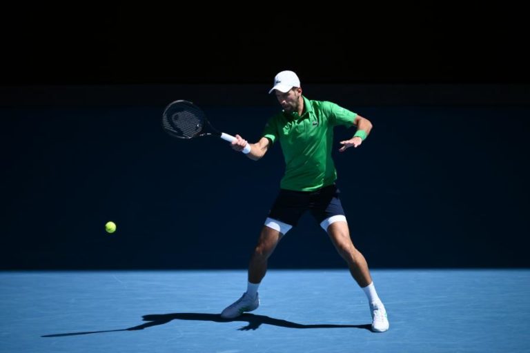 Novak Djokovic bate Francesco Maestrelli e está na terceira ronda do Open da Austrália