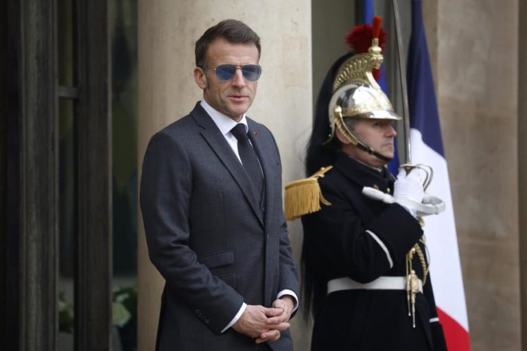 Macron grato a tropas francesas após declarações “inaceitáveis” de Trump sobre Afeganistão