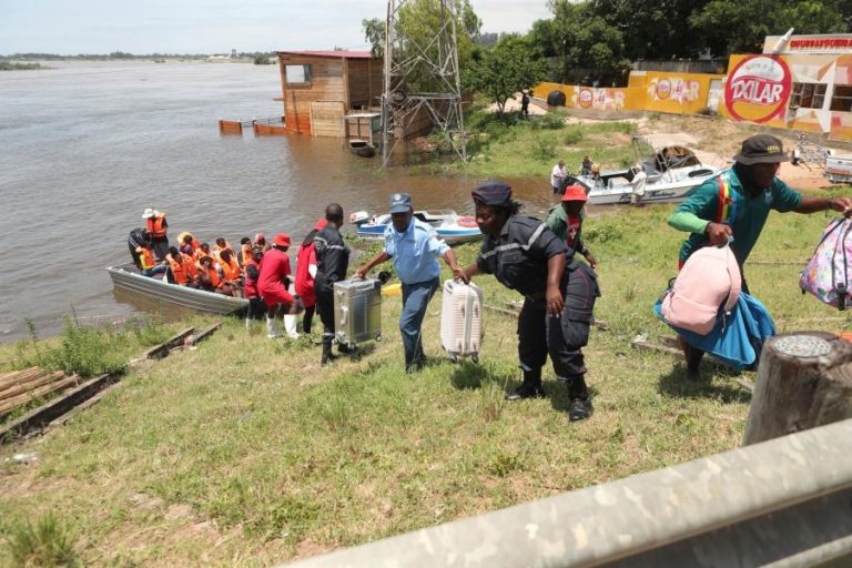 Quase 20 mil pessoas resgatadas em Moçambique por 44 embarcações e 14 meios aéreos