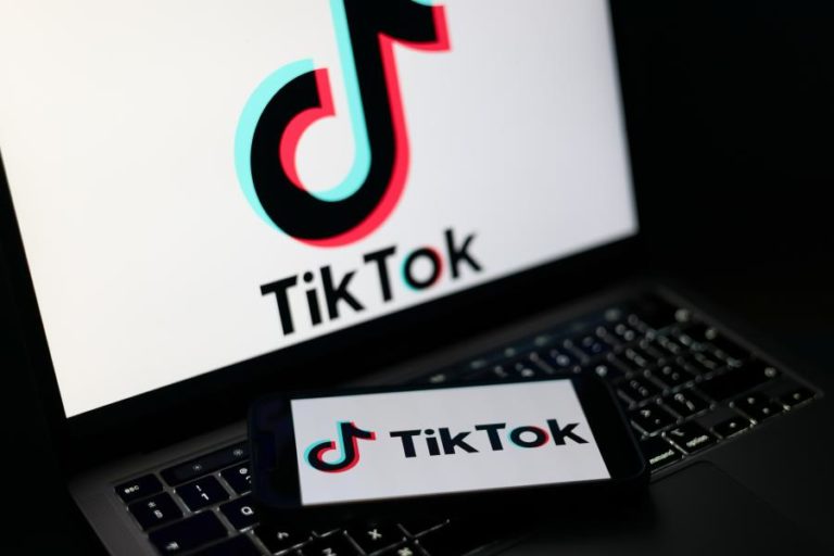 TikTok chega a acordo antes de julgamento importante sobre dependência das redes sociais