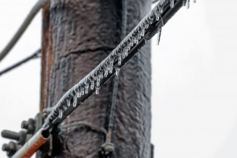 Mais de 230 mil pessoas sem eletricidade nos EUA com frio extremo