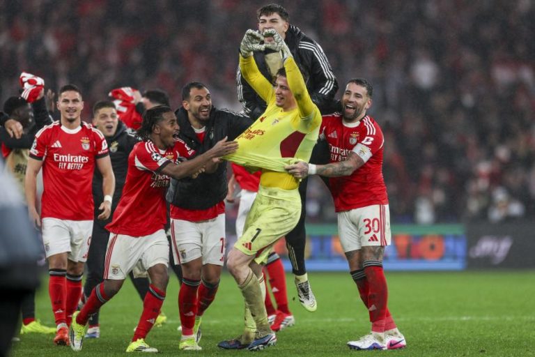 Golo de Trubin aos 90+8 minutos coloca Benfica no play-off da Liga dos Campeões