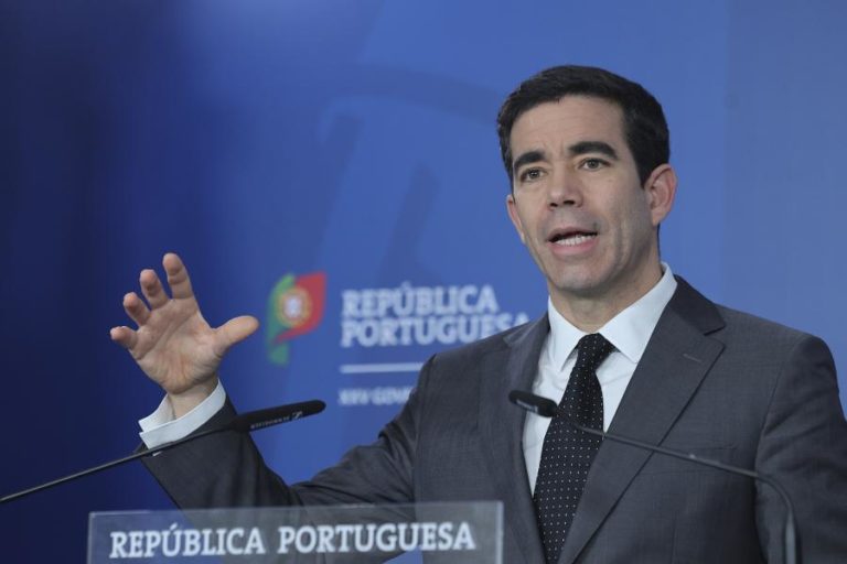 Governo aprova aumentos salariais para a função pública