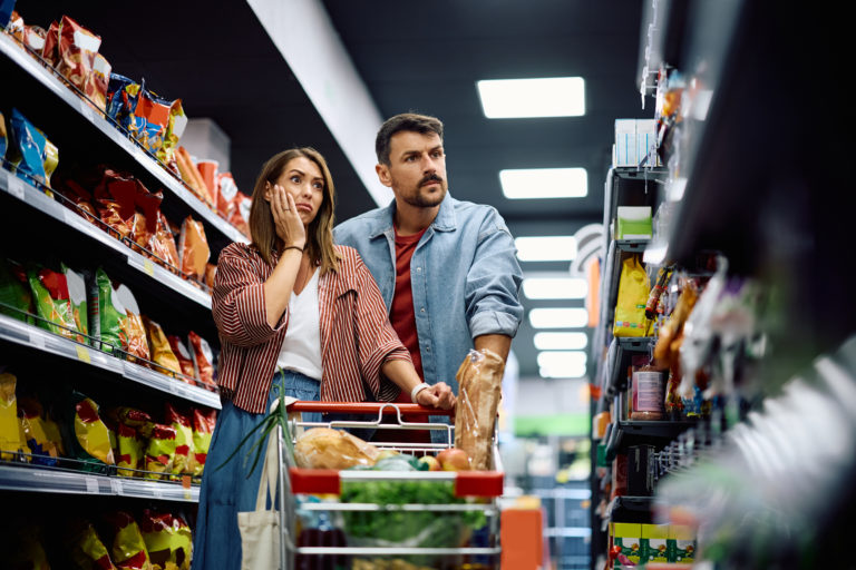 Cautela generalizada: Inquérito do Banco do Canadá revela consumidores preocupados