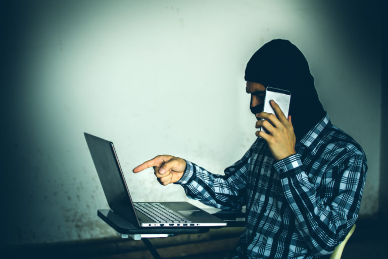 4 em 5 canadianos relatam tentativas de fraudes por telefone ou pela internet