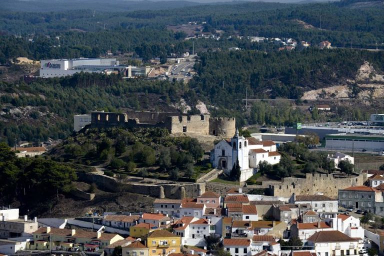 Encosta do Castelo de Torres Vedras em risco de desmoronamento – autarquia