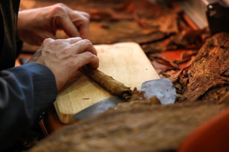 Cuba cancelou o festival de charutos que financiava o sistema de saúde