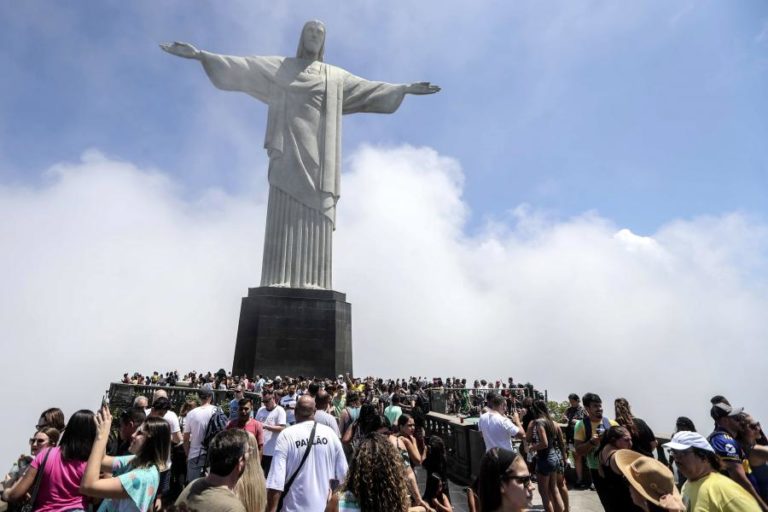 Número de turistas portugueses no Brasil cresce 35% em janeiro