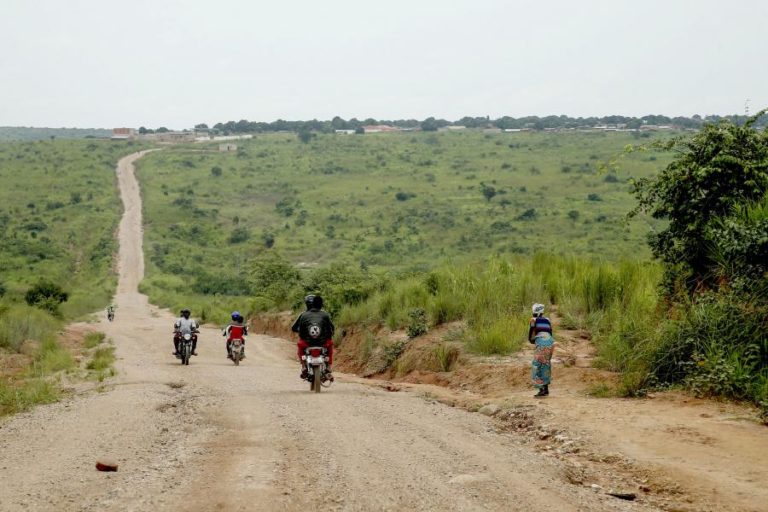 Menos de metade das estradas nacionais em Angola está asfaltada — Governo