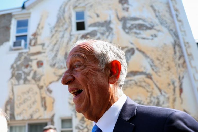 Marcelo escolheu Vhils para fazer o seu retrato oficial como Presidente da República