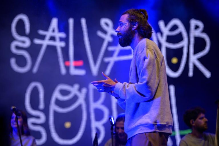 Salvador Sobral sai do Spotify contra exploração dos autores, indústria de guerra e IA