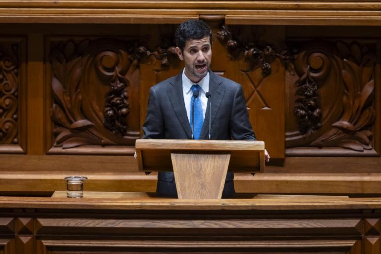 PSD pede “bom senso” à oposição e que não se queira substituir ao Governo