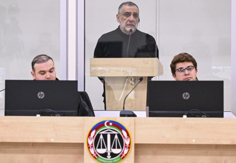 Azerbaijão condena a 20 anos de prisão ex-primeiro-ministro de Nagorno-Karabakh