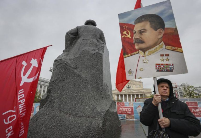 Rússia continua a reabilitar imagem de Estaline com filme sobre a sua vida