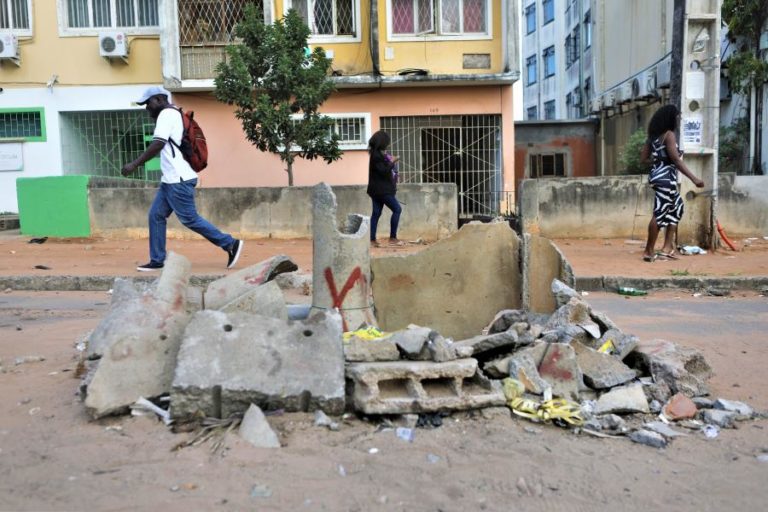 Protestos pós-eleitorais em Moçambique destruíram 50 mil empregos e 2.000 espaços