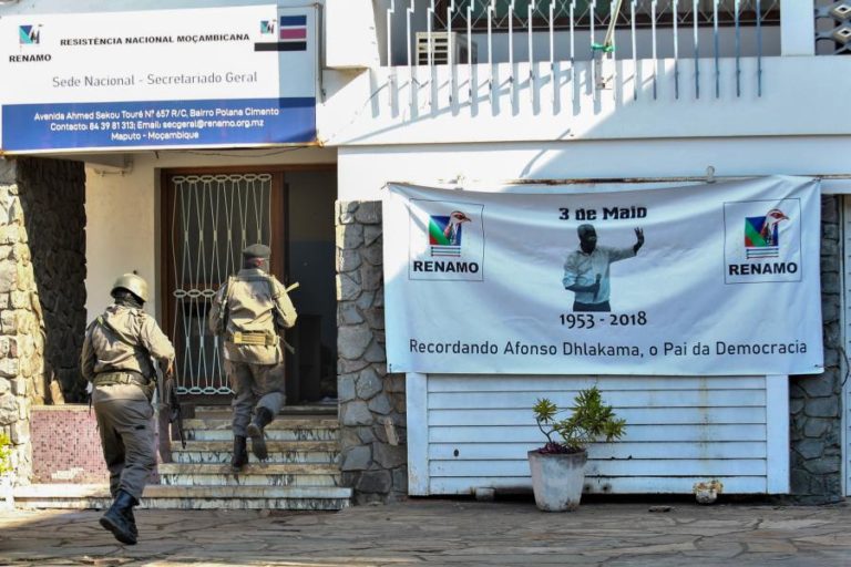 Ex-guerrilheiros da moçambicana Renamo recolhem assinaturas para renúncia de Ossufo