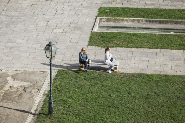 Idade mediana na UE sobe para 44,9 anos em 2025 e Portugal é dos países mais envelhecidos