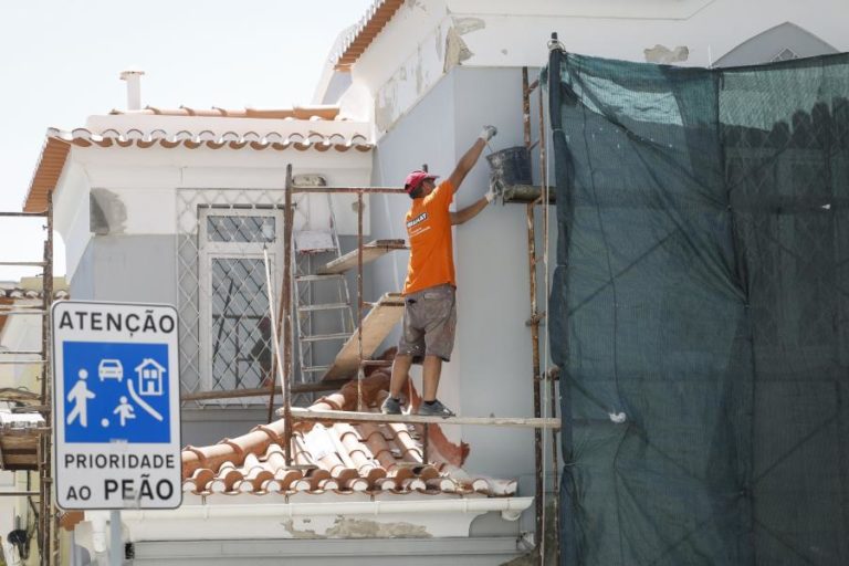 Parlamento aprova na especialidade IVA a 6% na construção