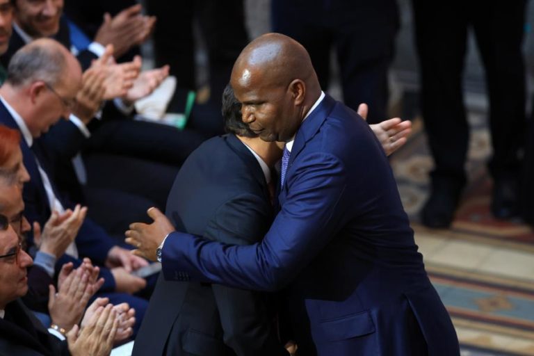 Presidente moçambicano antevê reforço das relações após vitória de Seguro