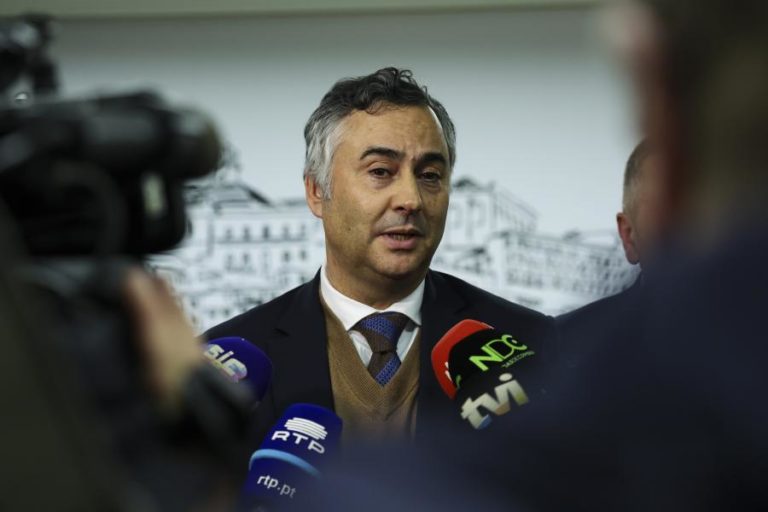 Ministro garante que “grande maioria” das escolas já reabriu