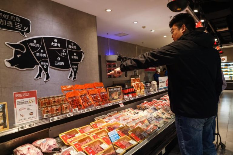 Maior criador de porcos da China prepara entrada em bolsa