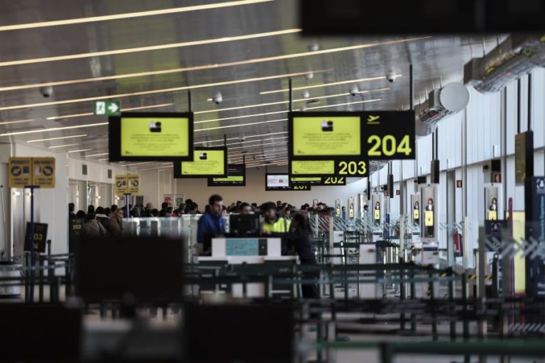Passageiros nos aeroportos nacionais sobem 4,7% em 2025 para mais de 73 milhões — INE