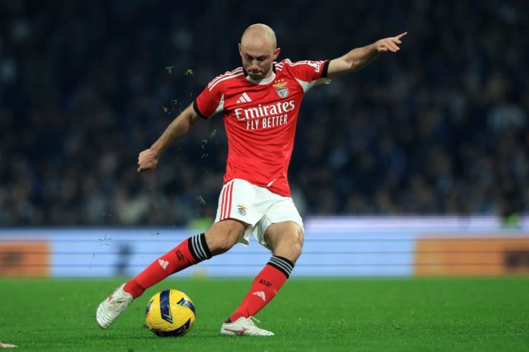 Aursnes recoloca-se à disposição da Noruega a quase quatro meses do Mundial2026