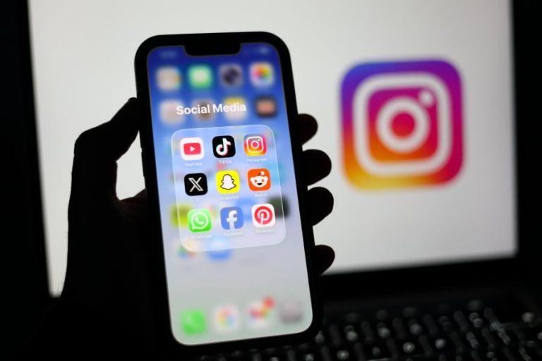 Parlamento deve aprovar hoje diploma do PSD para regular acesso a redes sociais a menores de 16 anos