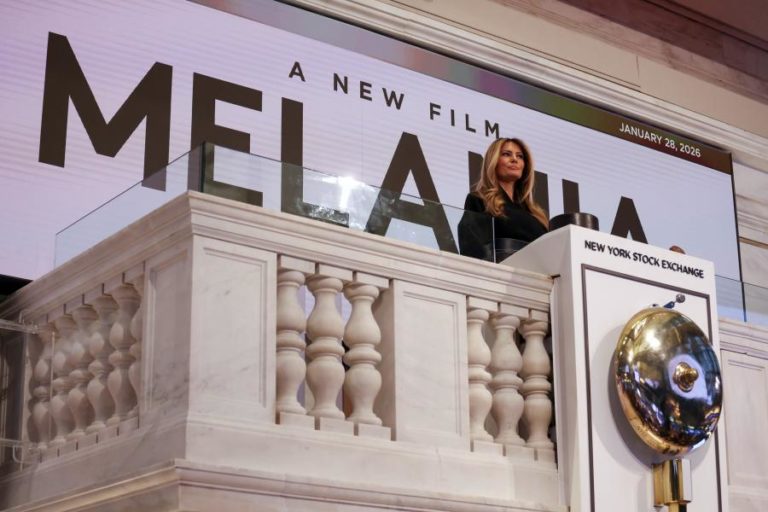 Realizador e compositor de “Linha Fantasma” pedem remoção de música de filme “Melania”