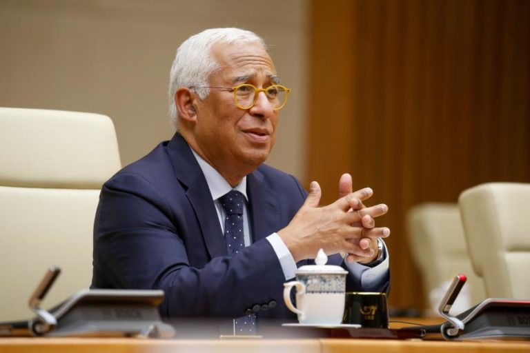 Costa insta “veementemente” Orbán a desbloquear empréstimo de 90 mil ME à Ucrânia