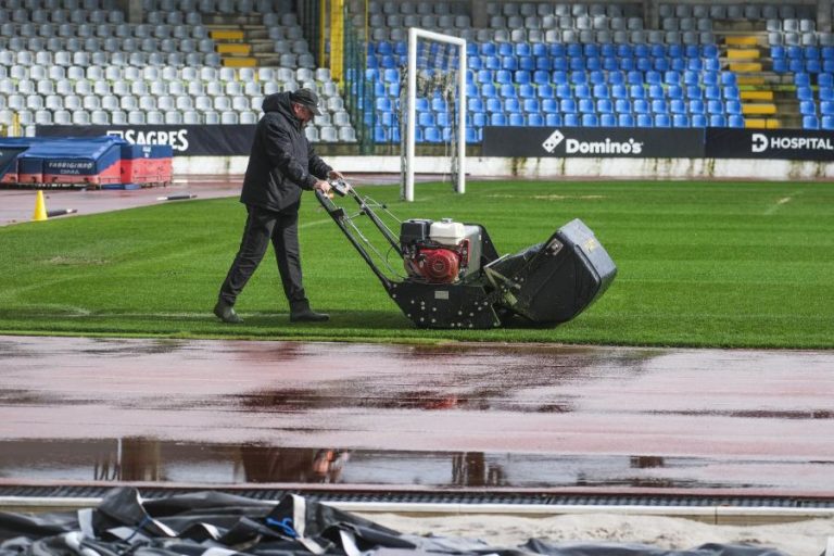 Associação de Futebol de Leiria adia jogos; em Coimbra retomam-se provas