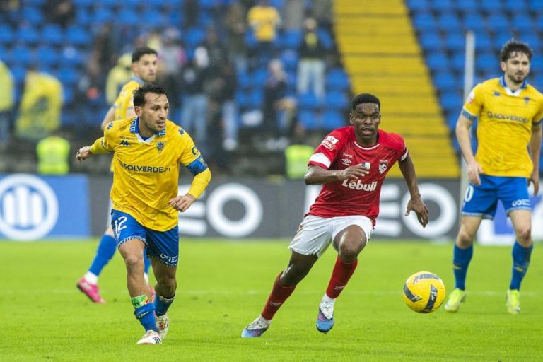 Estoril Praia ganha nos Açores e soma quinto triunfo em seis jogos