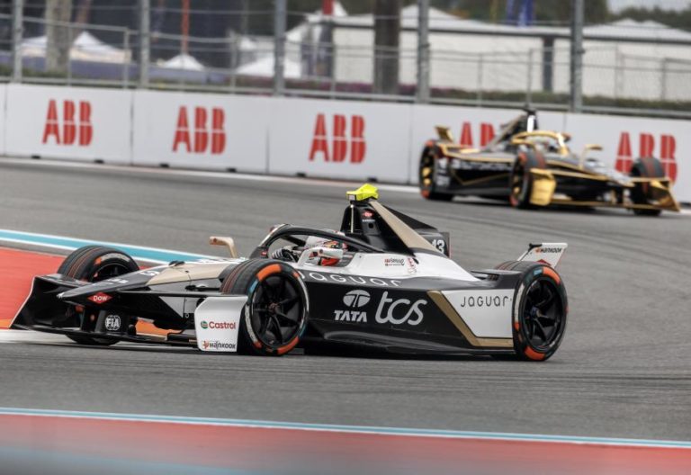 Félix da Costa estreia-se a vencer com a Jaguar no Mundial de Fórmula E