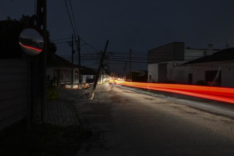 Um total de 93 mil clientes da E-Redes sem energia pelas 08:00