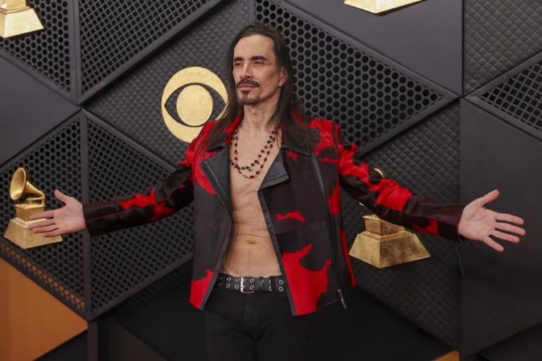 Guitarrista português Nuno Bettencourt vence Grammy por atuação em “Changes”