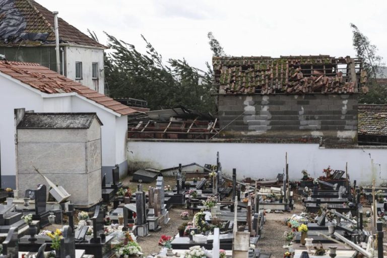 Proteção civil registou cerca de 40 ocorrências entre as 00:00 e as 08:30 devido ao mau tempo