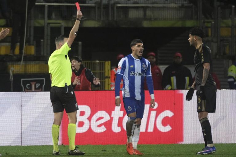 William Gomes suspenso por dois jogos pela expulsão frente ao Casa Pia