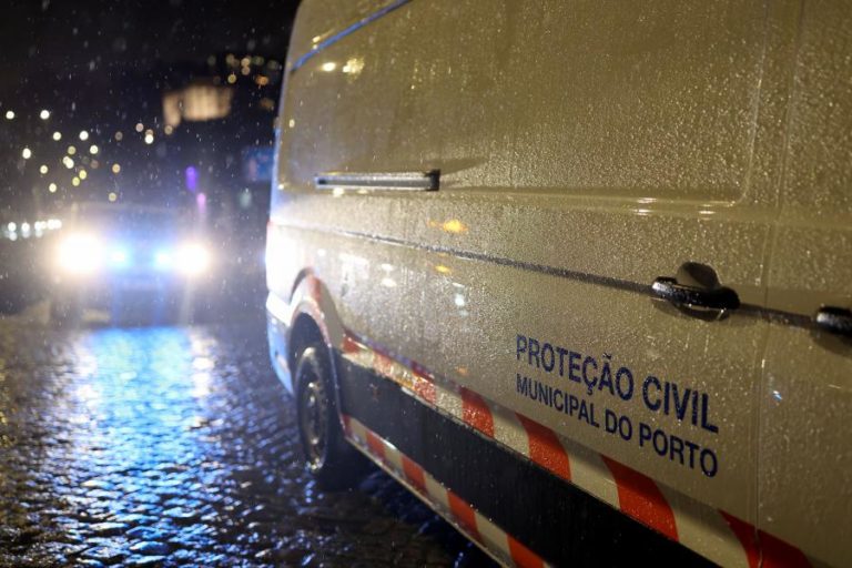 Todos os distritos de Portugal continental sob aviso amarelo por causa da chuva