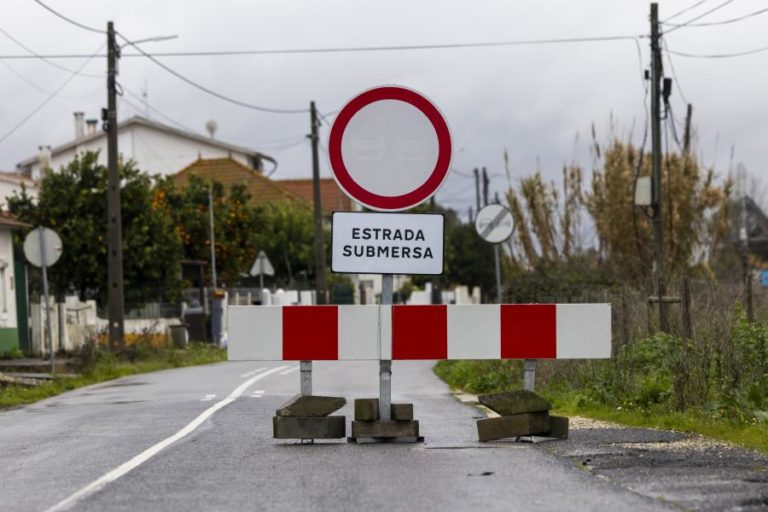 Mais de 100 estradas cortadas, maioria nacionais e municipais
