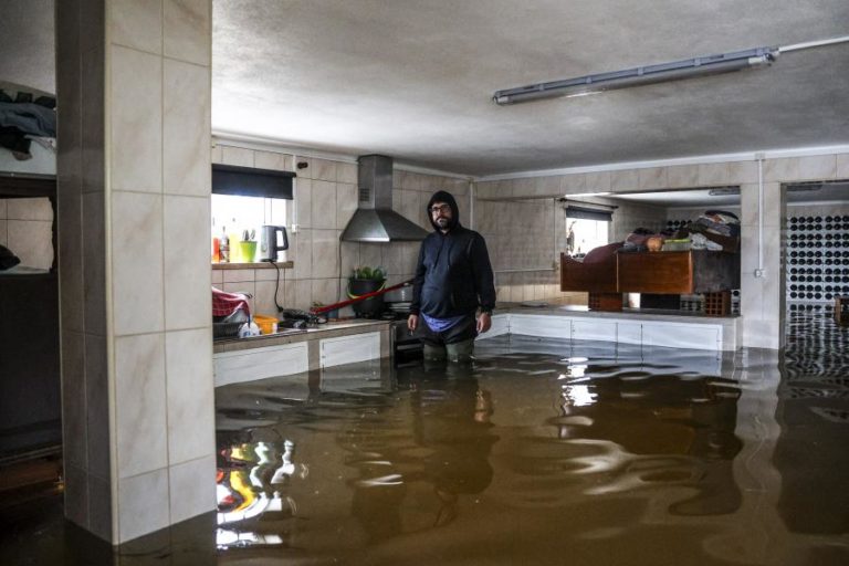 Proteção civil registou pelo menos 70 ocorrências devido ao mau tempo até às 06:30