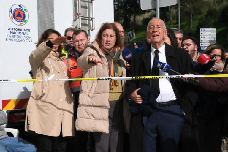 Marcelo promulga diploma que cria apoios sociais e ‘lay-off’ simplificado