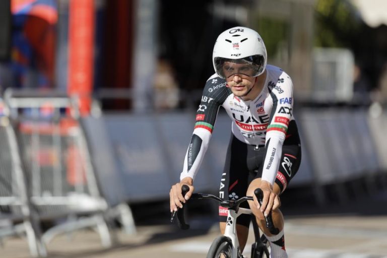 Almeida segundo na consagração de Evenepoel na Volta à Comunidade Valenciana