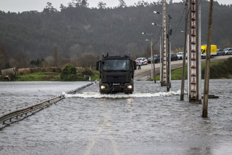 Mau tempo: Militares transportaram mais de 400 pessoas em Ereira