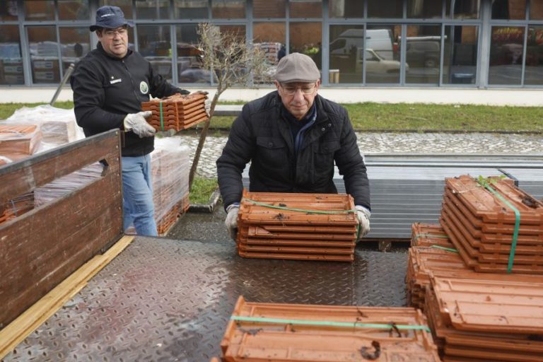 Campanha de solidariedade Reerguer Leiria já disponibilizou gratuitamente 300 mil telhas
